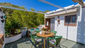 Ein Balkon oder eine Terrasse in der Unterkunft Finca Colores en el Viento Frigiliana by Ruralidays