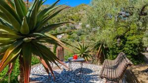 Ein Garten an der Unterkunft Finca Colores en el Viento Frigiliana by Ruralidays