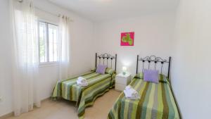Posteľ alebo postele v izbe v ubytovaní Villa Jazmin Vinuela by Ruralidays