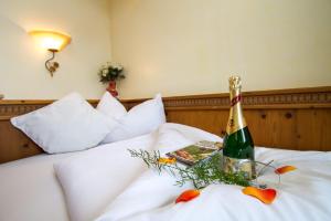 Rúm í herbergi á Hotel Metzgerwirt