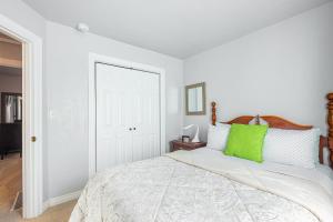 Voodi või voodid majutusasutuse Duplex in Alberta Art District toas
