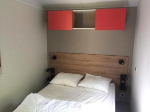 Postel nebo postele na pokoji v ubytování Camping de la Bonnette
