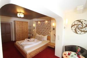 Rúm í herbergi á Hotel Metzgerwirt