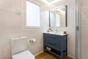 Kúpeľňa v ubytovaní Cream homes La Rambla, TURISMO DE INTERIOR + 35 fotografií