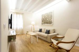 Televízia a/alebo spoločenská miestnosť v ubytovaní Cream homes La Rambla, TURISMO DE INTERIOR