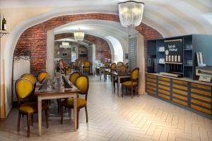 Lounge nebo bar v ubytování Oxigén Family Hotel Noszvaj