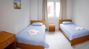 Łóżko lub łóżka w pokoju w obiekcie Heraklion Old Port Apartments