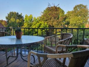 a patio with a table and chairs on a balcony at B&B Die Herrlichkeit in Lage
