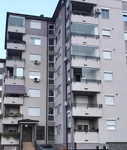 Το κτήριο όπου στεγάζεται  το διαμέρισμα