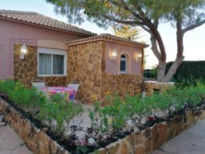 Gallery image of 2 bedrooms house with shared pool furnished terrace and wifi at Elx 6 km away from the beach in Torrellano