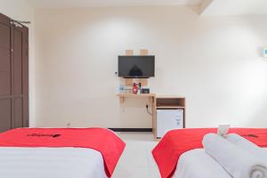 Imagen de la galería de RedDoorz Syariah Plus near Tanjungpura University 2 Pontianak, en Siantan 38 fotos más