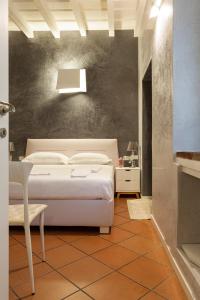 A bed or beds in a room at A Peaceful Spot Right Next to Arco della Pace