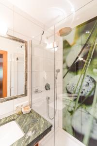 Koupelna v ubytování Matreier Tauernhaus + 37 fotografií
