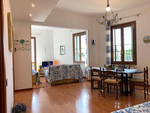 Posedenie v ubytovaní House Sole e Mare by Holiday World