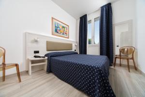 Un pat sau paturi într-o cameră la Hotel Giotto