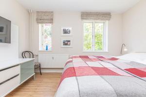 Imagen de la galería de fewo1846 - Gerty Molzen - komfortable 2-Zimmer-Wohnung mit Terrasse im Stadtzentrum, en Flensburg
