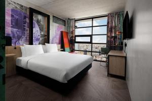 Postel nebo postele na pokoji v ubytování Inntel Hotels Amsterdam Landmark