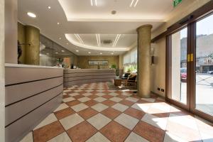 an office lobby with a checkered floor at Hotel Giotto in Padova