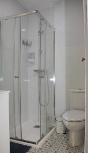 Ett badrum på Apartamentos en la Plaza Doña Elvira, 7
