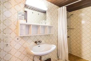 Koupelna v ubytování Gästehaus Tauernhaus + 37 fotografií