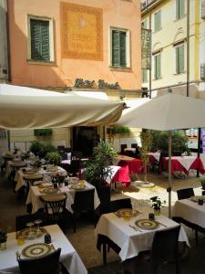 Reštaurácia alebo iné gastronomické zariadenie v ubytovaní Hotel Torcolo "Residenze del Cuore"