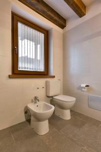 Albergo Diffuso Sutrio Zoncolan的一间浴室