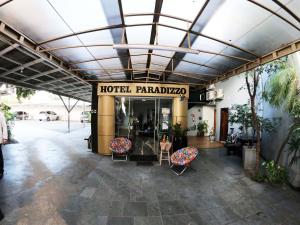 a lobby of a hotel with chairs and a building at Hotel Paradizzo in Foz do Iguaçu
