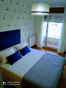 A bed or beds in a room at El pisito de Lourizan