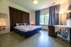 a bedroom with a bed and a large window at Systemairhallen Bed&Breakfast in Skinnskatteberg +17 photos