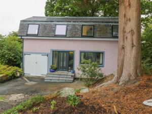 Gallery image of Dunaivon Cottage in Helensburgh