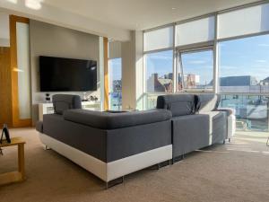TV/trung tâm giải trí tại City Centre 2-Bed Apartment Parking Jacuzzi Bath