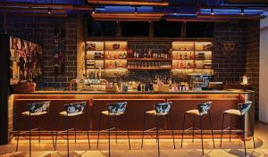 Lounge nebo bar v ubytování Revier Hotel - Dubai