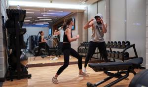 Fitness centrum a/nebo fitness zařízení v ubytování Revier Hotel - Dubai