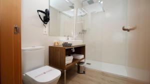A bathroom at Encanto Tarazona