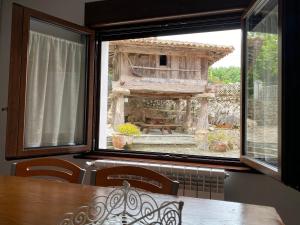 a table and chairs in a room with a window at Las tres Luces Casa 2 in Picones