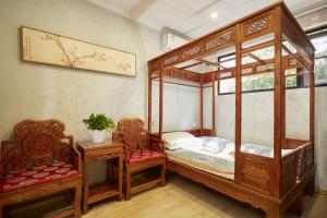 Postel nebo postele na pokoji v ubytování Beijing Rong Courtyard Boutique Hotel