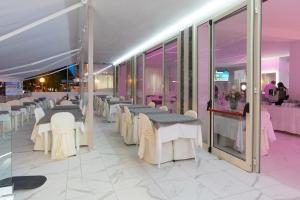 Restaurace v ubytování Hotel Ninfea Cattolica + 37 fotografií