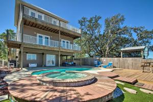 Kolam renang di atau dekat dengan Coastal Gulf Shores Home Less Than 3 Miles to Beach!