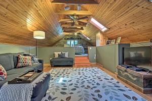 a living room with a couch and a flat screen tv at Mercersburg Cottage, 7 Mi to Whitetail Resort in Mercersburg