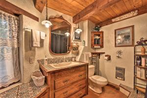 Ένα μπάνιο στο Riverheart Retreat - One-of-a-Kind Villa!