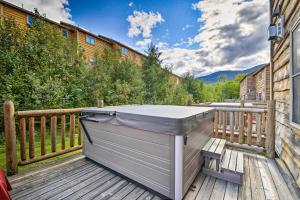 Townhouse on Sugarloaf Mountain with Hot Tub!