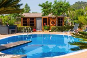 Bazén v ubytování Finca Son Macia, amplia piscina, jardines en Selva, cerca de playas nebo v jeho okolí