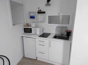 A kitchen or kitchenette at Moderno apartamento en el corazón de Madrid Sol