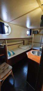 Postel nebo postele na pokoji v ubytování Intersail Hostel - Avontuur