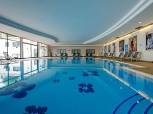 Bazén v ubytování Parc Hotel nebo v jeho okolí