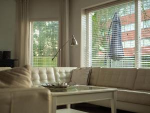 een woonkamer met een bank en een salontafel bij Luxury Villa in Helmond with a Private Pool in Helmond