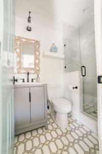 a bathroom with a toilet and a sink and a shower at Guesthouse Charleston EAST 44 in Charleston
