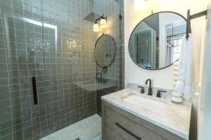 a bathroom with a sink and a mirror at Guesthouse Charleston EAST 46 E in Charleston