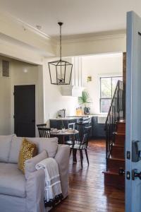 a living room with a couch and a dining room at Guesthouse Charleston EAST 46 F in Charleston