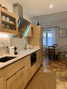 a kitchen with a sink and a counter top at L'oustaou d'Arles in Arles